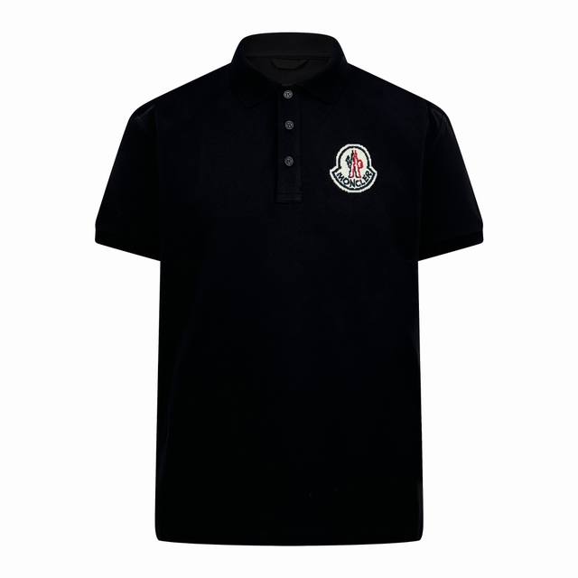 高版本 Moncler 像素标识polo衫 定制珠地纯棉缎 呼吸的空气棉 尊享云端棉感 触感软糯 轻盈垂顺 以贴片形式将标识重新演绎为像素格效果 犹如数字艺术的