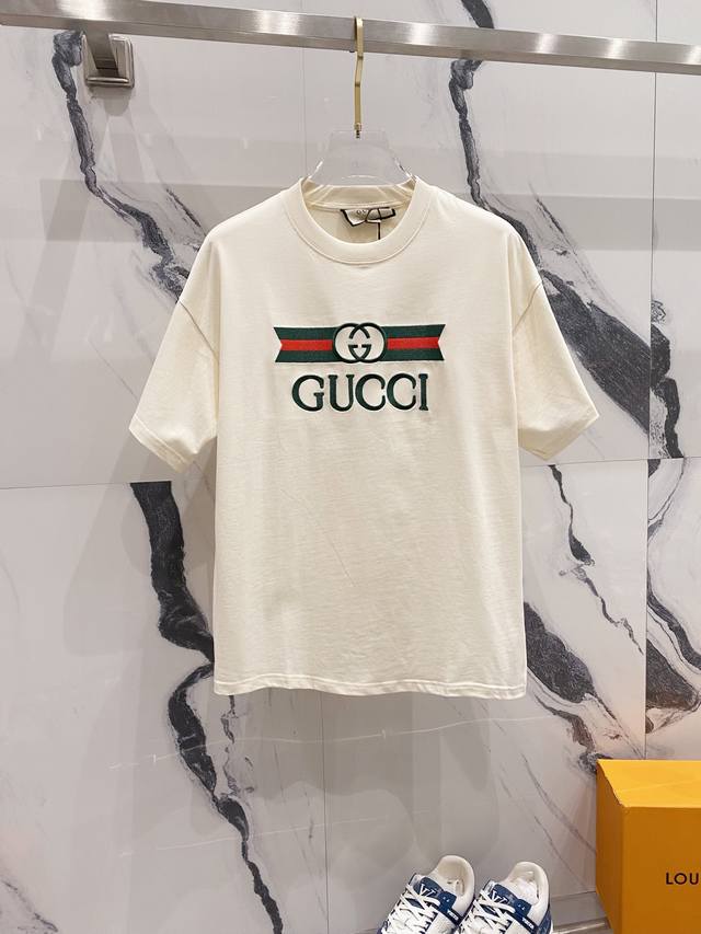 Gucci 古驰 260克纯棉圆领短袖t恤 经典红绿腰带刺绣字母logo 官方同步 高版本 高品质 时尚个性 百搭潮流 纯原品质 原版面料 吊牌 领标 水洗麦