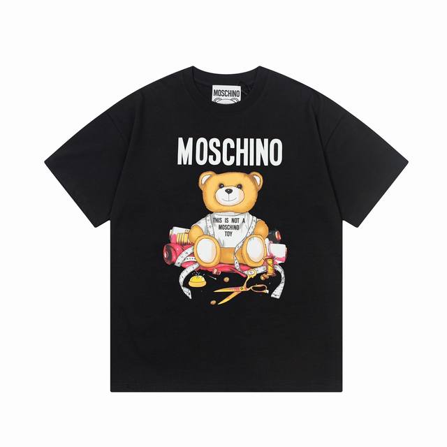 Moschino 莫斯奇诺 裁缝小熊字母印花 Logo标识精致升级，灵感源自八十年代复古 原版面料 官方同款 短袖t恤 定制260克同缸染面料 手感非常舒服 春