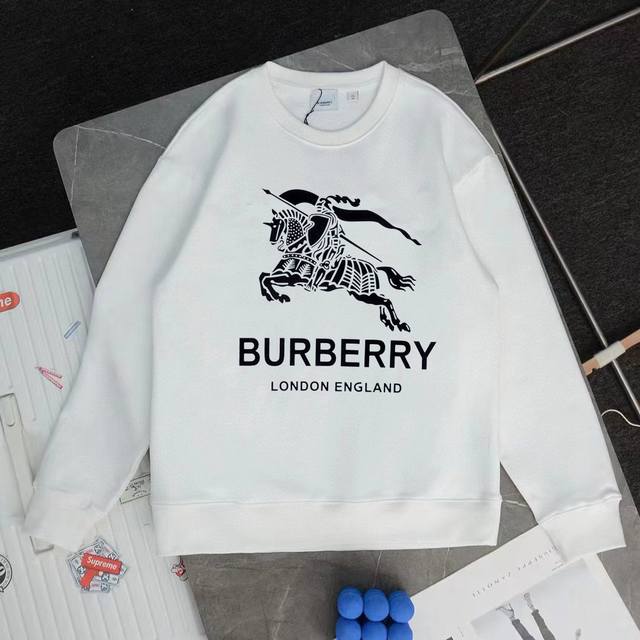 Burberry 巴宝莉印花圆领毛圈卫衣 1:1对版面料420克毛圈高克重百分百纯棉 提前做过预缩水1×1双纱洗一辈子都不会变形的 男女同款 官网细节 战马字母