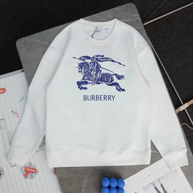 Burberry 巴宝莉印花圆领毛圈卫衣 1:1对版面料420克毛圈高克重百分百纯棉 提前做过预缩水1×1双纱洗一辈子都不会变形的 男女同款 官网细节 战马字母