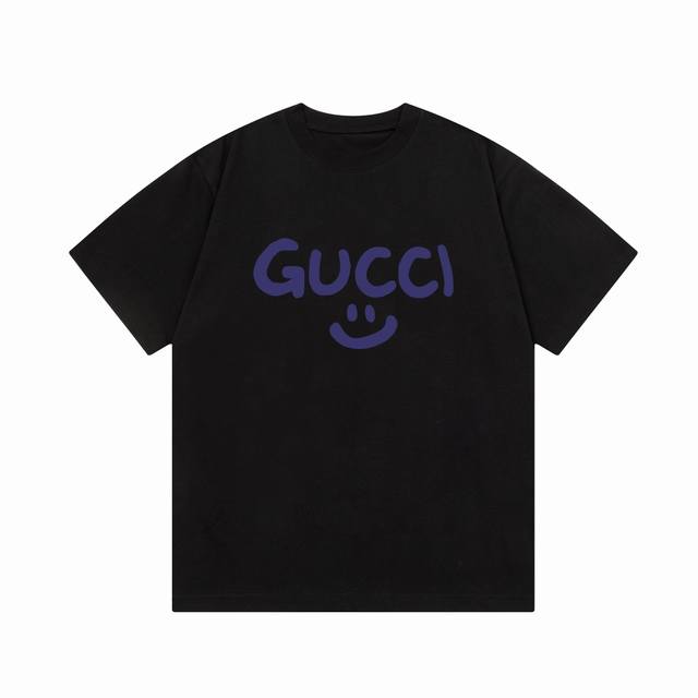 D 隔天到 Gucci 古驰 字母直喷印花 Logo标识精致升级，灵感源自八十年代复古 原版面料 官方同款 短袖t恤 定制300克同缸染面料 手感非常舒服 春夏