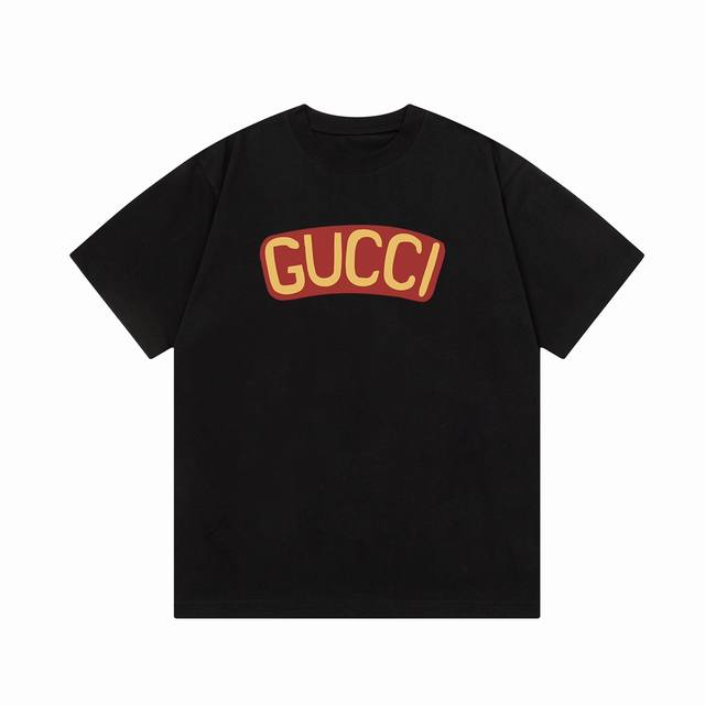 D 隔天到 Gucci 古驰 双g字母直喷印花 Logo标识精致升级，灵感源自八十年代复古 原版面料 官方同款 短袖t恤 定制300克同缸染面料 手感非常舒服