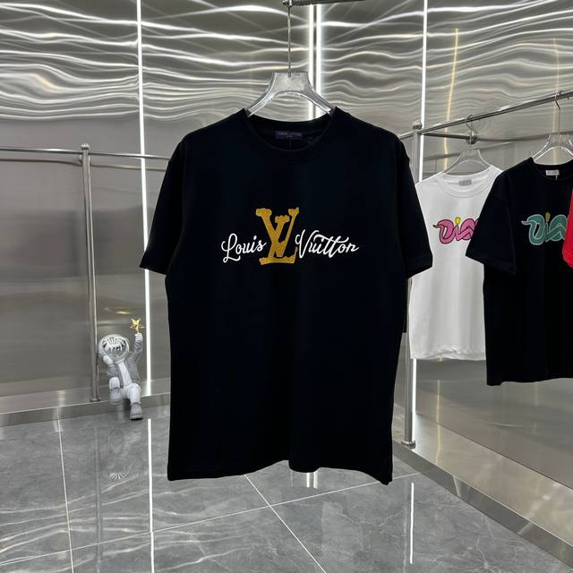 Lv 2024秋冬新款320克短袖t恤 金葱硅胶 男女同款宽松版 S M L Xl Xxl 五个码 黑色 白色 栗红