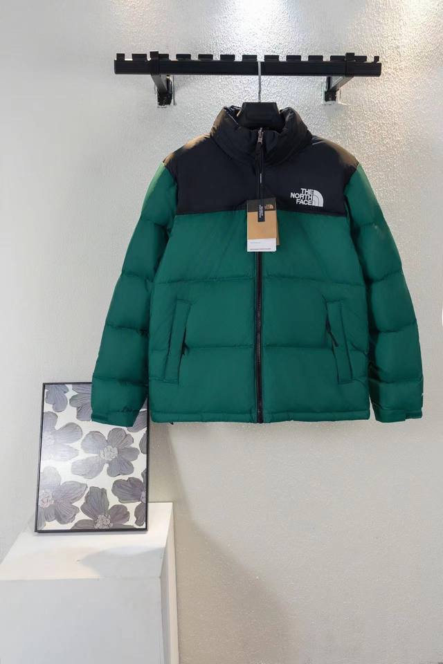 绿色 顶级版本 款号k909 The North Face Tnf 北面 1996 Nuptse 经典羽绒服 区别市场通货 超精美刺绣真正国标80白鸭绒！ 北面