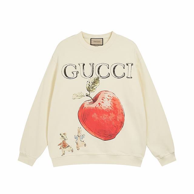 款号：704， Gucci新品！2024秋冬系列高克重卫衣 选用客供定制针织100%纯棉面打造,面料手感细腻，厚实有质感的纯棉布 高密度的机织工艺，如棉絮般柔紧