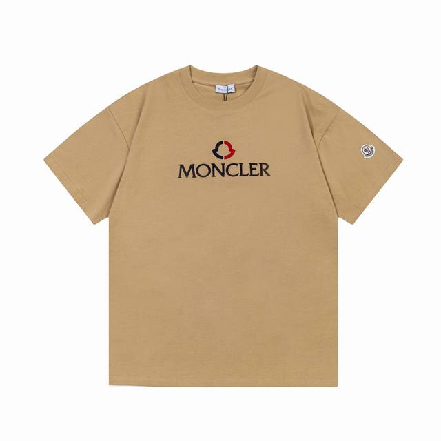 D Moncler 蒙口 字母logo 刺绣 Logo标识精致升级，灵感源自八十年代复古 原版面料 官方同款 短袖t恤 定制260克同缸染面料 手感非常舒服 春