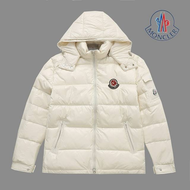 Moncler 蒙口玛雅羽绒服：颜色 米白，黑色 尺码：M. L. Xl. Xxl.3Xl 羽绒：采用新欧标90纯白鹅绒填充，蓬松度高，回弹性好，不跑绒，透绒，