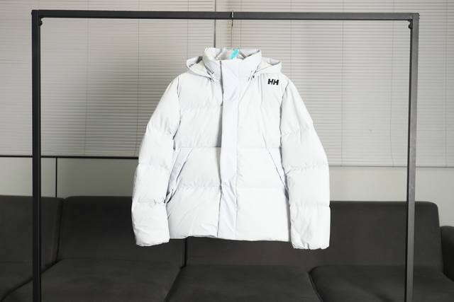 独家上 Helly Hansen 海丽汉森新款帽子可拆卸羽绒服外套！ 户外休闲都可驾驭！客供超轻羽绒专用科技防风防水面料，内里饱满鹅绒填充，轻盈蓬松，舒服保暖！