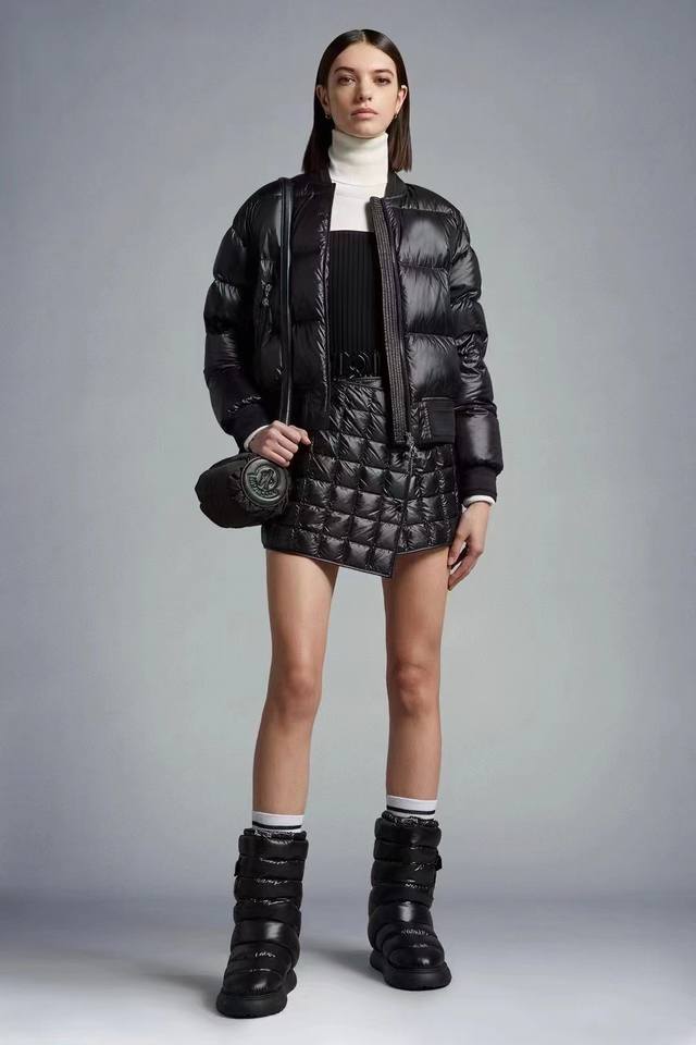 款号：1Z37 Moncler 女士merlat 绗缝软壳面料羽绒飞行员夹克，蔡依林同款，超多代购，特别火爆的款式，超级推荐。 早秋新品 Merlat女士羽绒服