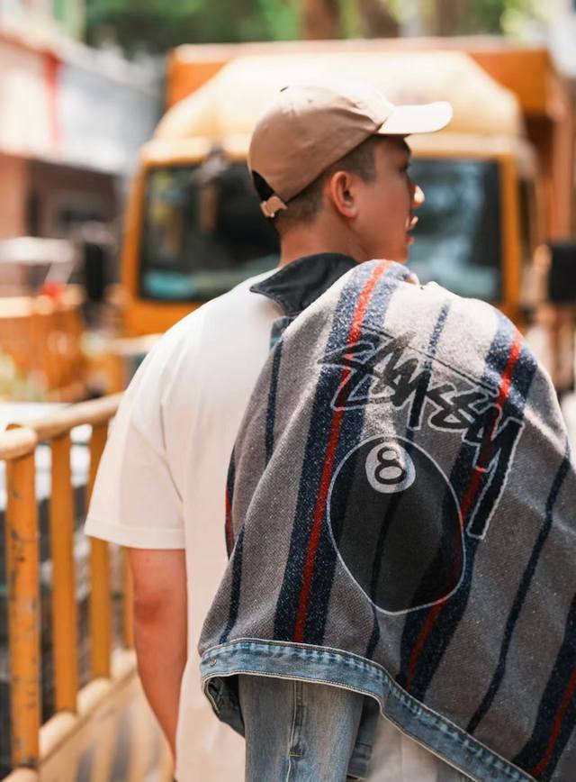 款号：1Z33 Stussy X Levi‘S 李维斯150周年浮雕牛仔外套夹克 街头鼻祖stussy热度不减持增美式工装穿搭指南简约复古每季单品都极具吸引力