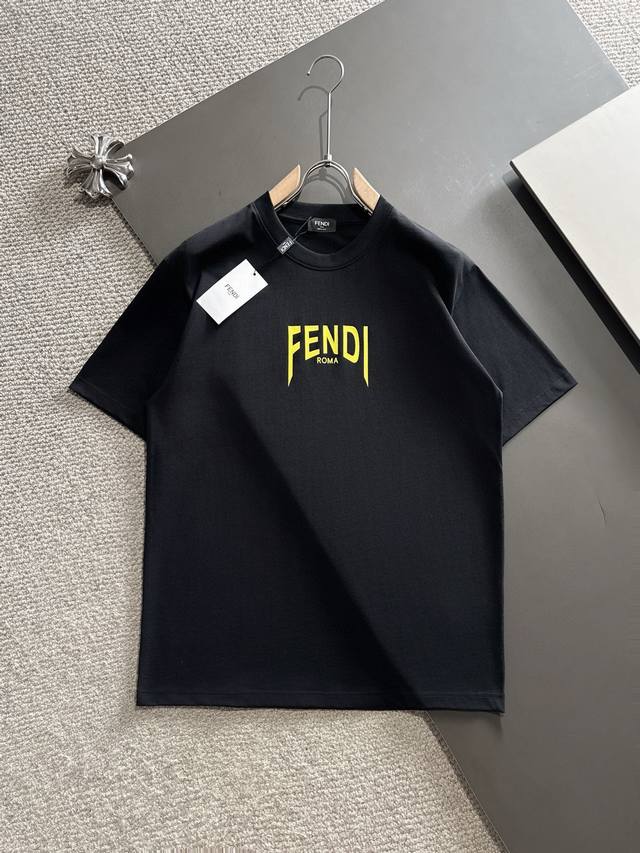 Fendi* D 原高版本 面料采用260克高密度纯棉 不变形 不缩水 工艺介绍： 早春走秀款 个性印花 男女同款 颜色：黑色 Size：S-Xxl