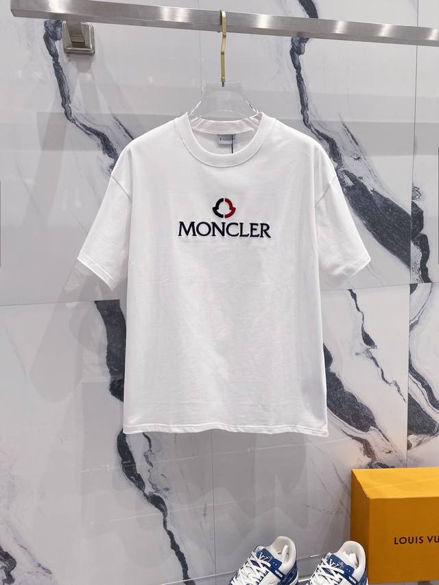 Moncler 蒙口 260克圆领短袖t恤 标志性字母logo刺绣章仔logo手臂 官方同步 高版本 高品质 时尚个性 百搭潮流 纯原品质 原版面料 吊牌 领标