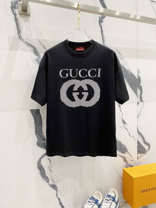 Gucci 古驰 260克纯棉圆领短袖t恤 双g波点数码字母logo印花标识 官方同步 高版本 高品质 时尚个性 百搭潮流 纯原品质 原版面料 吊牌 领标 水洗