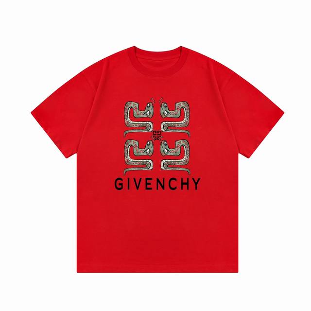 隔天到 Givenchy 纪梵希 蛇年限定 字母印花 Logo标识精致升级，灵感源自八十年代复古 原版面料 官方同款 短袖t恤 定制300克同缸染面料 手感非常