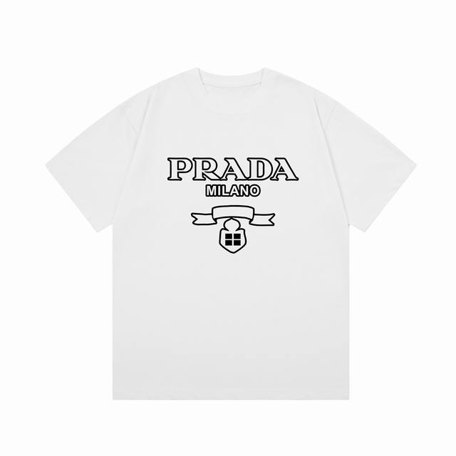 隔天到 Prada 普拉达 镂空设计字母 印花 Logo标识精致升级，灵感源自八十年代复古 原版面料 官方同款 短袖t恤 定制300克同缸染面料 手感非常舒服