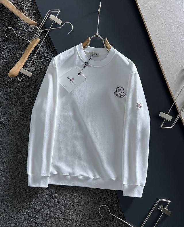 Moncler 蒙口2024秋冬男女同款情侣款最新的贸易订单长袖卫衣，全品相！！网红款！工艺采用图案logo压胶印花工艺设计！上身舒适透气，不僵硬，整体有着丰富