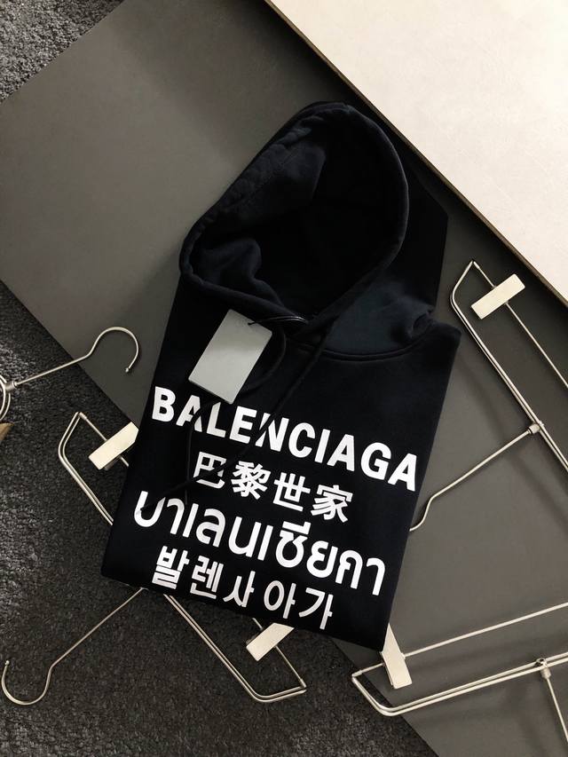 Balenciaga 巴黎世家 2024秋冬男女同款情侣款最新的贸易订单长袖卫衣，全品相！！网红款！工艺采用图案logo压胶印花工艺设计！上身舒适透气，不僵硬，