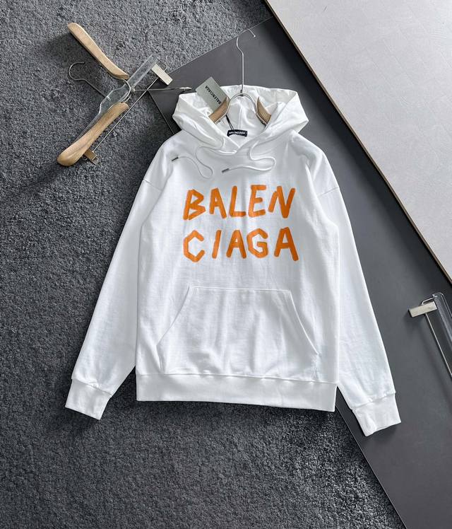 Balenciaga 巴黎世家 2024秋冬男女同款情侣款最新的贸易订单长袖卫衣，全品相！！网红款！工艺采用图案logo压胶印花工艺设计！上身舒适透气，不僵硬，