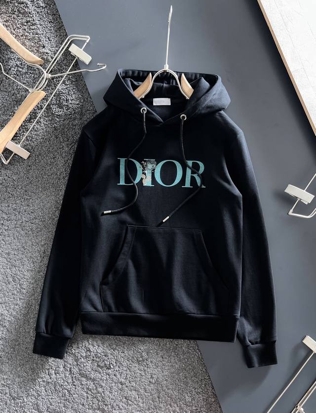 Dior 迪奥 2024秋冬男女同款情侣款最新的贸易订单长袖卫衣，全品相！！网红款！工艺采用图案logo压胶印花工艺设计！上身舒适透气，不僵硬，整体有着丰富的立