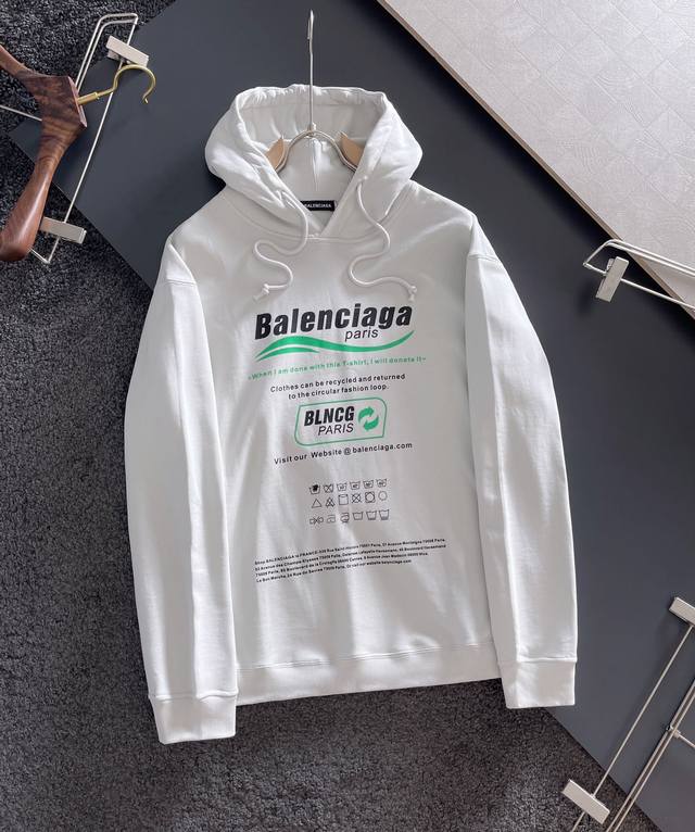 Balenciaga 巴黎世家 2024秋冬男女同款情侣款最新的贸易订单长袖卫衣，全品相！！网红款！工艺采用图案logo压胶印花工艺设计！上身舒适透气，不僵硬，