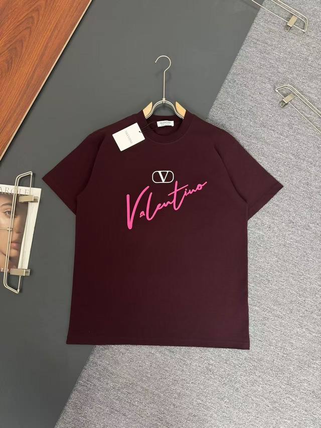 Valentino*华伦天奴*320G克重磅厚实透气宽松版型 植绒硅胶工艺logo设计 春夏新款圆领时尚短袖t恤 贴肤舒适，耐看又好穿 原厂工艺一丝不苟，休闲百