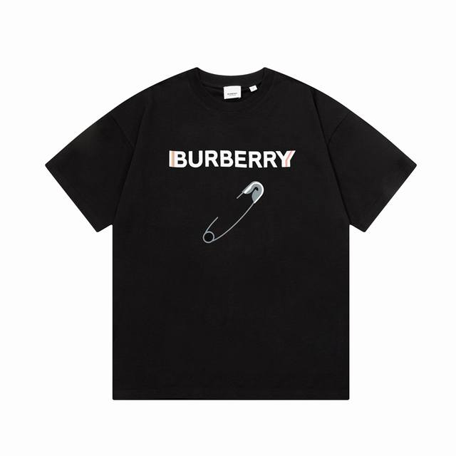 高版本 Burberry 巴宝莉 2025新款 定制310G双纱纯棉面料 数码喷印别针字母logo 男女同款 短袖t恤 颜色：黑色 尺码：S-Xl