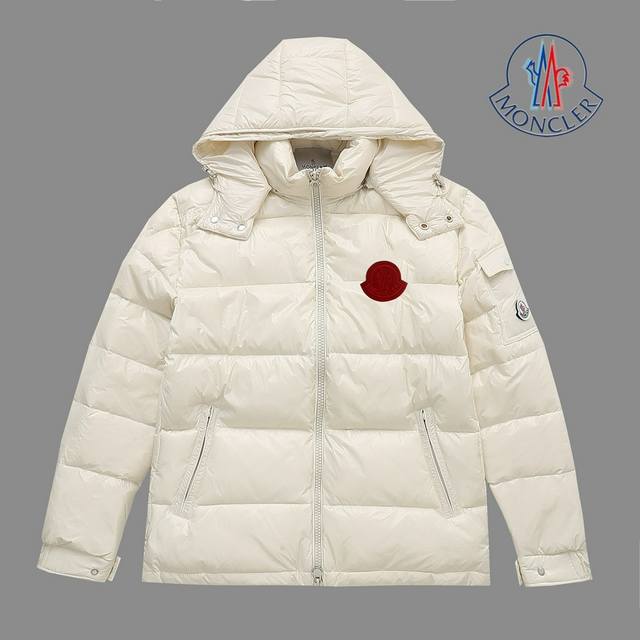 Moncler 蒙口玛雅羽绒服：颜色 米白，黑色 尺码：M. L. Xl. Xxl.3Xl 羽绒：采用新欧标90纯白鹅绒填充，蓬松度高，回弹性好，不跑绒，透绒，