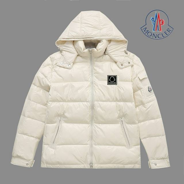 Moncler 蒙口玛雅羽绒服：颜色 米白，黑色 尺码：M. L. Xl. Xxl.3Xl 羽绒：采用新欧标90纯白鹅绒填充，蓬松度高，回弹性好，不跑绒，透绒，