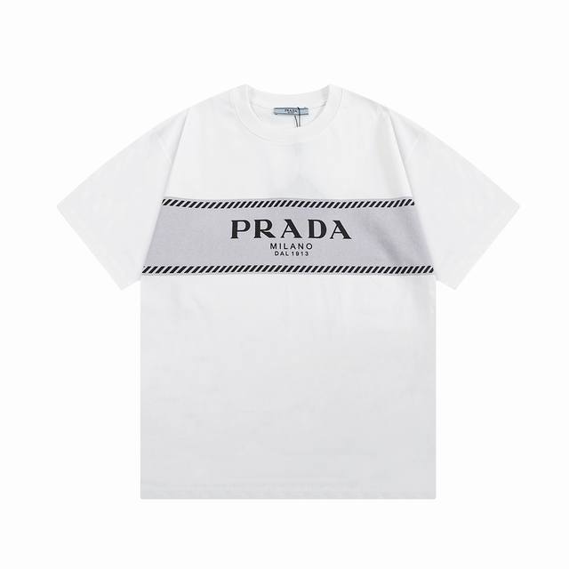 D Prada 普拉达 横条拼接字母印花 升级，灵感源自八十年代复古 原版面料 官方同款 短袖t恤 定制 310克 同缸染面料 手感非常舒服 春夏最新砖柜同步