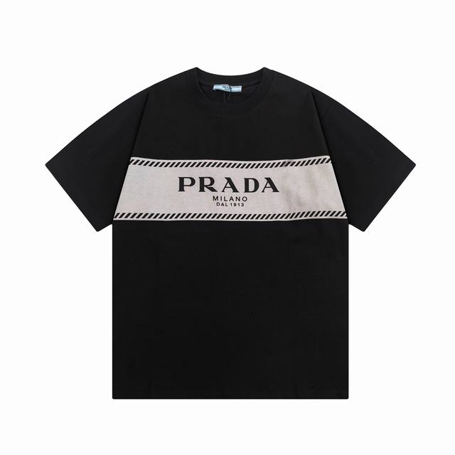 D Prada 普拉达 横条拼接字母印花 升级，灵感源自八十年代复古 原版面料 官方同款 短袖t恤 定制 310克 同缸染面料 手感非常舒服 春夏最新砖柜同步