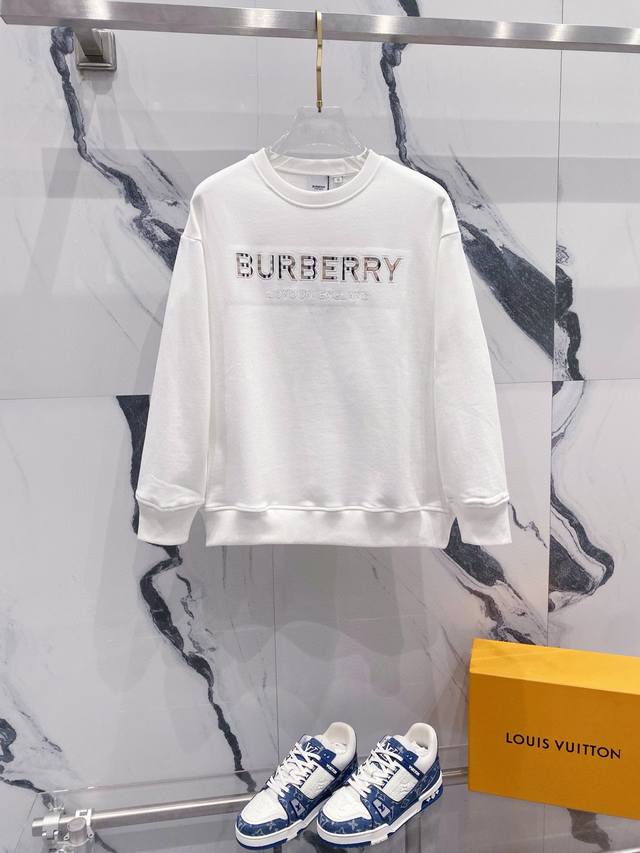 现货 Burberry 巴宝莉 经典贴布立体字母绣花 原版面料 官方同款 400克 圆领卫衣 同缸染面料 手感非常舒服 超级百搭好看 个性复古气质 男女都非常合