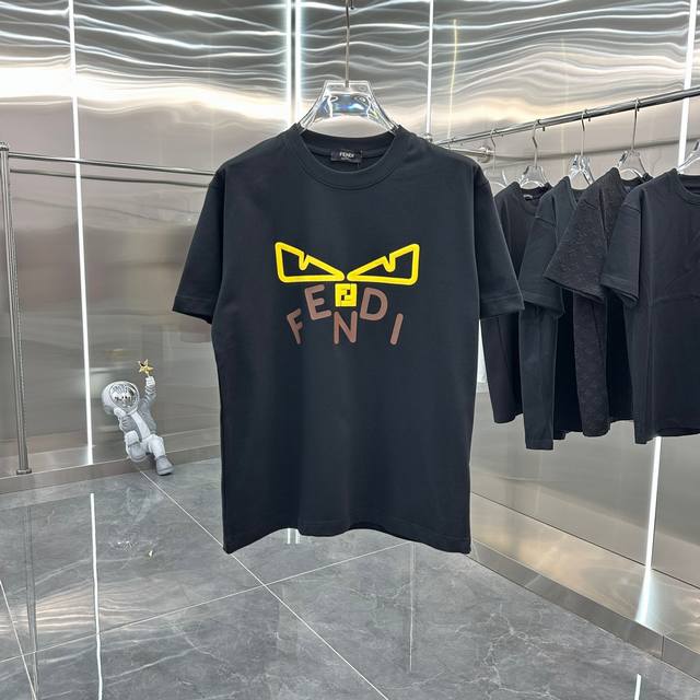 D Fendi 2024秋冬新款320克短袖t恤 发泡硅胶 男女同款宽松版 S M L Xl Xxl 五个码 黑色 白色