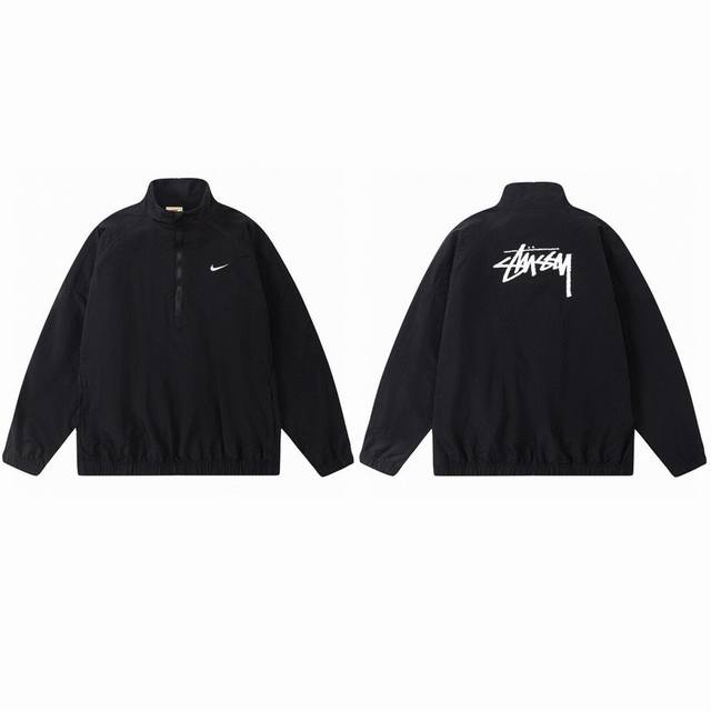 款号：6130-顶级版本 Stussy X Nike 联名半拉链户外运动梭织速干防晒休闲情侣外套 Stussy X Nike｜潮牌鼻祖与运动联名大户的故事。 提