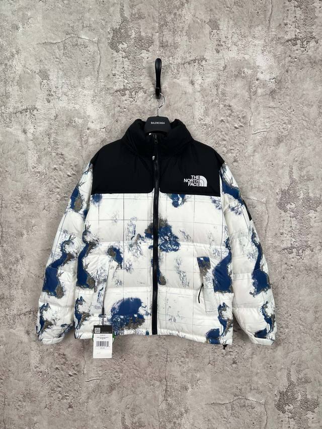 正品级别 款号：2178-顶级版本 The North Face｜北面nuptse1996大格子 北面地球印花羽绒服 地球 刺绣采用进口田岛绣花 万针刺绣，采用