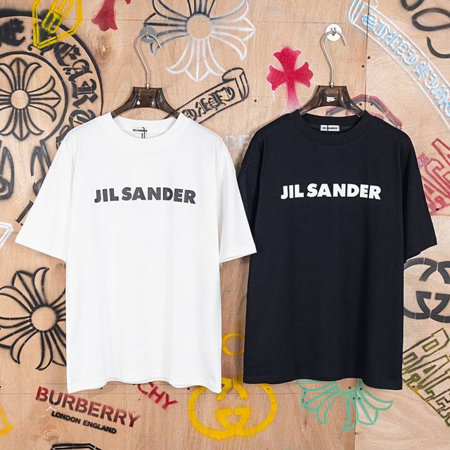 款号： 10-顶级版本！Jil Sander经典极简大logo字母印花t！ 极简派成衣的鼻祖，这个任性到什么设计都要极简，就算迎合潮流趋势，也不失去极简自我的品