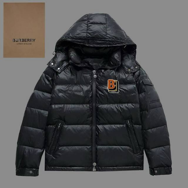 Burberry羽绒服：颜色 黑色 尺码：M. L. Xl. Xxl.3Xl 羽绒：采用新欧标80纯白鹅绒填充，蓬松度高，回弹性好，不跑绒，透绒，提供了很高的保