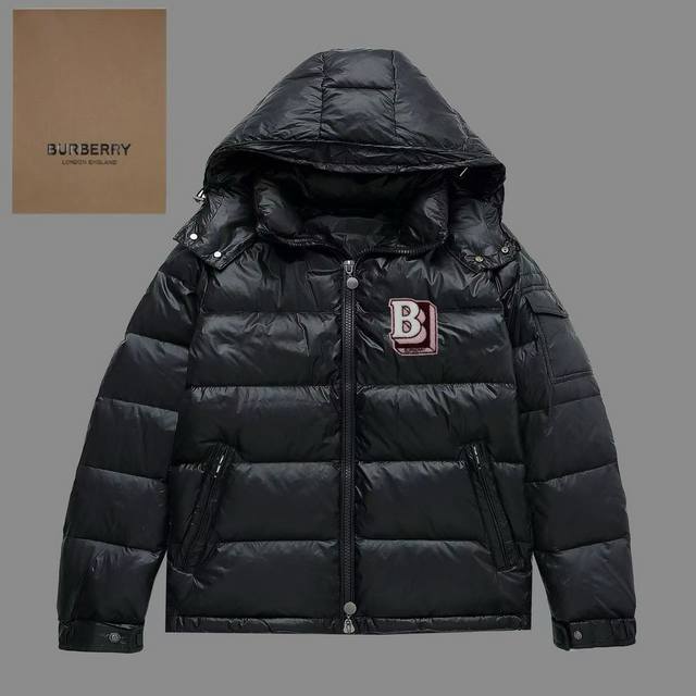 Burberry羽绒服：颜色 黑色 尺码：M. L. Xl. Xxl.3Xl 羽绒：采用新欧标80纯白鹅绒填充，蓬松度高，回弹性好，不跑绒，透绒，提供了很高的保