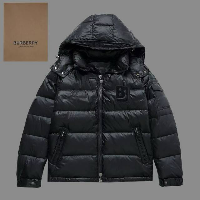 Burberry羽绒服：颜色 黑色 尺码：M. L. Xl. Xxl.3Xl 羽绒：采用新欧标80纯白鹅绒填充，蓬松度高，回弹性好，不跑绒，透绒，提供了很高的保