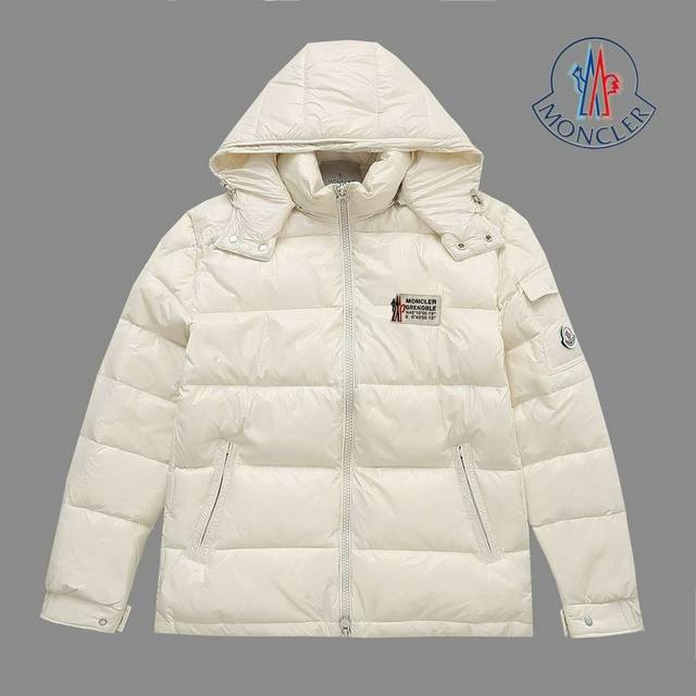 Moncler 蒙口玛雅羽绒服：颜色 米白，黑色 尺码：M. L. Xl. Xxl.3Xl 羽绒：采用新欧标90纯白鹅绒填充，蓬松度高，回弹性好，不跑绒，透绒，