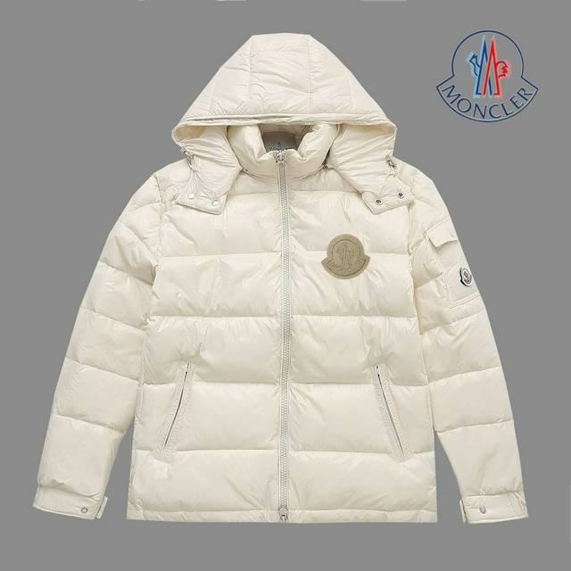 Moncler 蒙口玛雅羽绒服：颜色 米白，黑色 尺码：M. L. Xl. Xxl.3Xl 羽绒：采用新欧标90纯白鹅绒填充，蓬松度高，回弹性好，不跑绒，透绒，