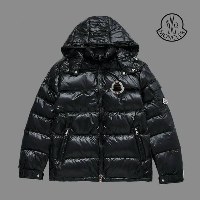 Moncler 蒙口玛雅羽绒服：颜色 米白，黑色 尺码：M. L. Xl. Xxl.3Xl 羽绒：采用新欧标90纯白鹅绒填充，蓬松度高，回弹性好，不跑绒，透绒，