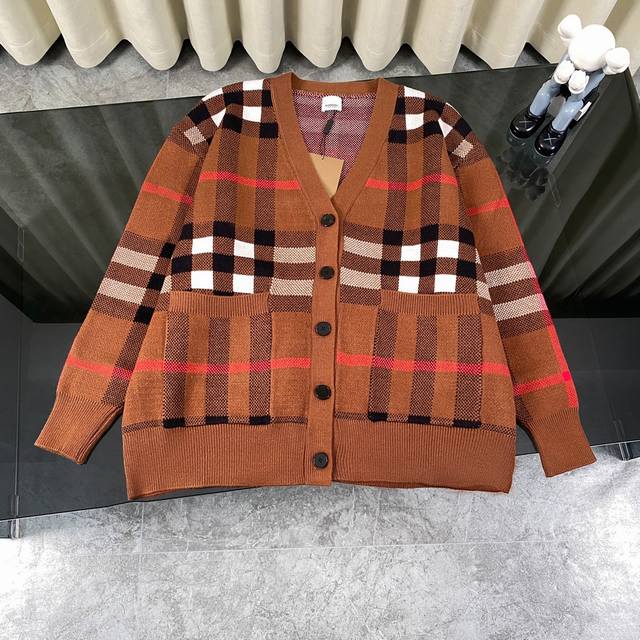 上新 纯原臻品 顶级复刻 Burberry 巴宝莉新款经典条纹格子v领开衫毛衣外套 - 购入原版开模打造，全套定制辅料，细节决定成败。 - 博柏利 Burber