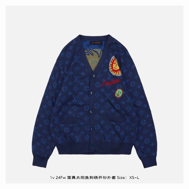 Lv 24Fw 面具太阳鱼刺绣开衫外套 采用混纺材质面料，柔顺保暖，抗起球性能好，采用进口无缝电脑横机全卷边编织，单件机编时间超过90分钟，胚身+成衣两道洗水工