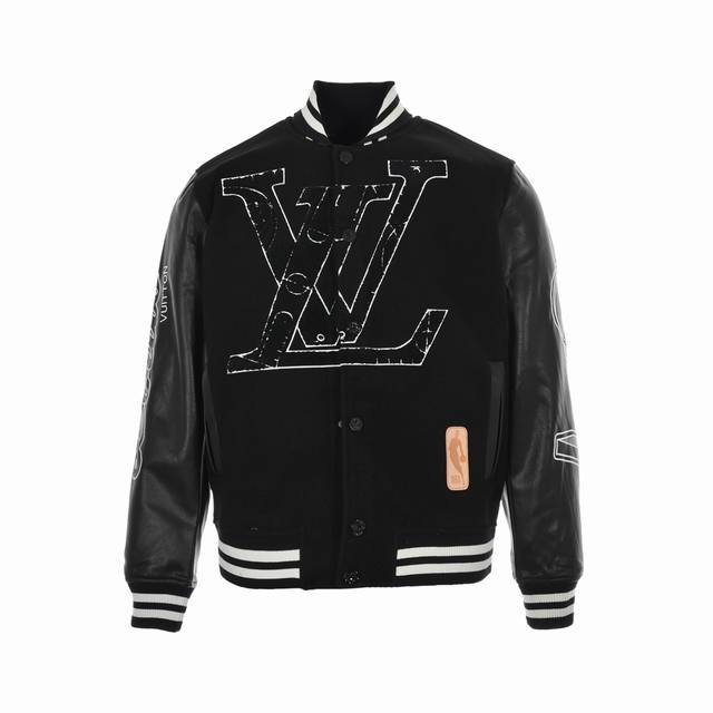 Louis Vuitton & Nba 21Fw 联名款棒球服夹克外套 刺绣和皮革贴饰展露路易标识，衣身前后幅与袖臂两侧均饰以两个品牌的标识与经典元素刺绣点缀，