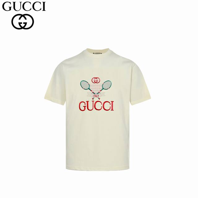 Gucci 古驰 24Fw 网球拍绣花短袖 采用32支双纱 260克重面料 进口针织针梳棉进行制作，厚度适中，有垂感又有轮廓型，上身就是一个舒适！！对微胖身型包