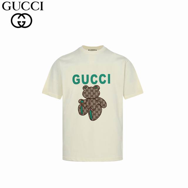 Gucci 古驰 24Ss 贴布玩偶熊 短袖 采用32支双纱 260克重面料 进口针织针梳棉进行制作，厚度适中，有垂感又有轮廓型，上身就是一个舒适！！对微胖身型