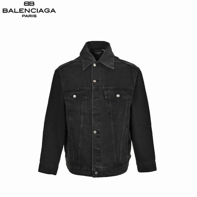 Balenciaga 巴黎世家 后背胶带水洗牛仔外套 高温重工洗水背后巴黎英文烫钻元素前幅有插袋独家金属制品钮扣秋冬最新砖柜同步Os落肩宽松版型男女同款 面料光