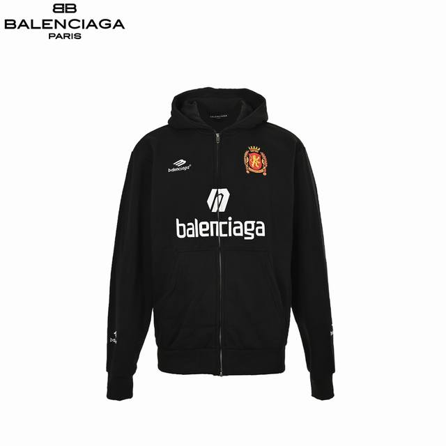 Balenciaga 巴黎世家 24Ss 曼联刺绣开衫外套 100%棉 采用订色订染毛圈纯棉卫衣面，500G双股双纱，手感舒适 进口针织针梳棉进行制作，厚度适中