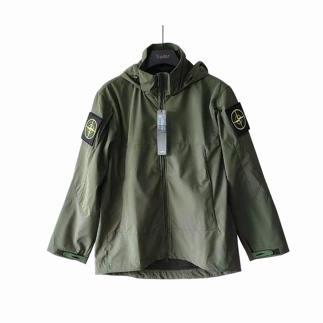 实拍细节图+尺码表 Stone Island 石头岛 户外机能冲锋衣夹克 暗黑机能风 防水抗风实用利器 原版聚纤面料 防水效果一级 纳米纤维抗风效果满满 内里双